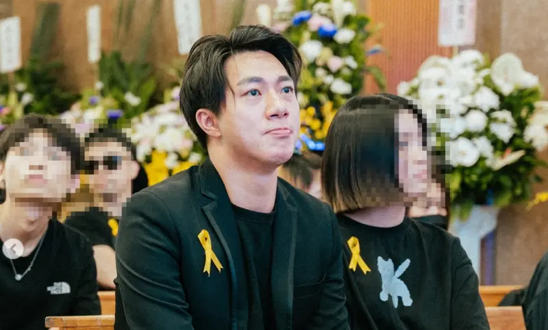 ▲8點檔男星古程丰（如圖）的外甥女今年6月遭拖車司機輾斃，案發當下被車輪2度輾壓，但77歲司機至今未跟家屬道歉，讓古程丰悲憤呼籲司法重判肇事者。（圖／古程丰IG@mark_ku0617）