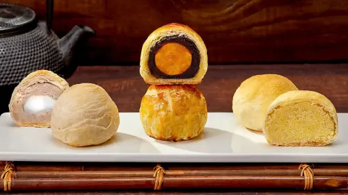 中秋蛋黃酥「香格禮坊」員工爆食安問題！衛生局：限期改善
