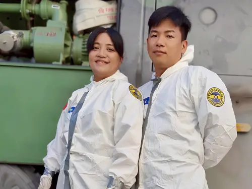 ▲第4作戰區39化兵群，張隆輝上士與蔡淑珍上士，用實際行動慶祝結婚11週年紀念日。（圖／記者莊全成翻攝）