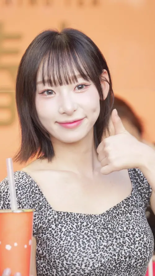 ▲鄭熙靜首次在台灣公開一日店長活動，吸引超過500名粉絲到場支持。（圖／記者張一笙攝）