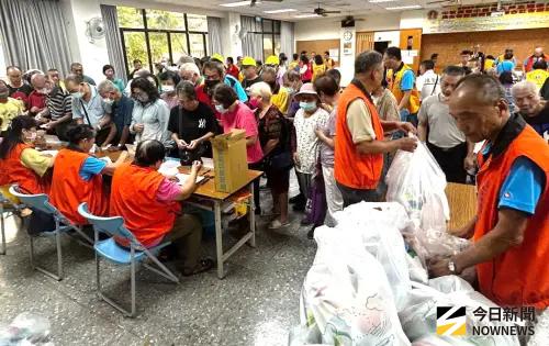 ▲高雄市寶盛慈善會攜手新高雄獅子會共同舉辦114年度中秋送暖公益活動，以關懷弱勢。(圖／記者黃守作攝，2025.09.29)