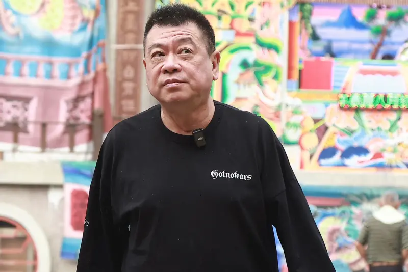 ▲演藝界資深經紀大老孫德榮（如圖）今（29）日在新莊地藏王菩薩廟舉辦記者會，他要替于朦朧向地藏王菩薩伸冤，也提及于朦朧生前曾叫他一聲老爸，他願意義無反顧替他做事。（圖／記者葉政勳攝影）