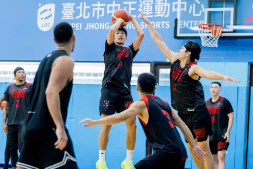 ▲謝銘駿表示自己在菜鳥年給自己的定位很簡單，「我的優勢可能就是我的體力，所以做多一點苦工。學長他們可能年紀比較大，所以他們不可能說全場都這樣一直跑來跑去，我就是做一些年輕人可以做的事情 。」（圖／台北台新戰神提供）