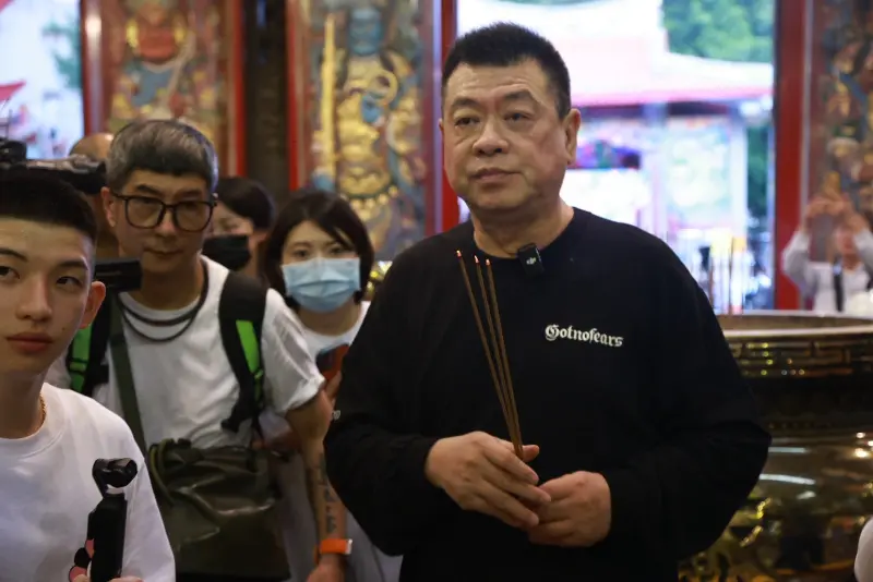 ▲孫德榮（如圖）原訂赴北京為愛徒于朦朧討公道，一度要發表不自殺聲明，他表示因親友勸阻，他先在台灣為于朦朧伸冤，協助法會的是好友小冬瓜，未來也會是他後事的處理者。（圖／記者葉政勳攝影）