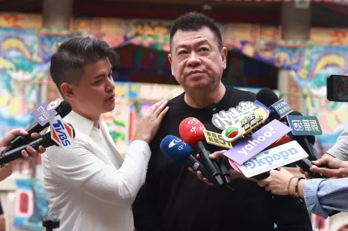 ▲孫德榮（右）表示，他已找好後事代理人，將由好友小冬瓜（左）擔任。（圖／記者葉政勳攝影）