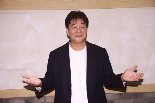 ▲南韓名廚白種元（如圖）在食安爭議後首現身，示範生菜包肉的絕佳吃法。（圖／記者葉政勳攝影）