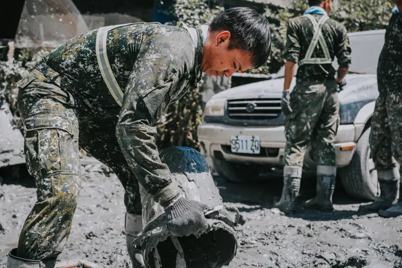 ▲國軍分秒必爭,持續投入花蓮光復災區復原。(圖/陸軍司令部提供)