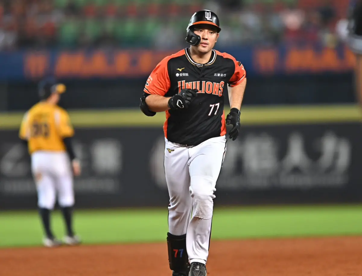 ▲統一獅、中信兄弟雙方於洲際棒球場正面對決，靠著林安可九局上炸裂本季第23轟，統一獅終場6：3擊敗下半季龍頭中信兄弟，將全年勝差拉近至2.5場。（圖／統一獅提供）
