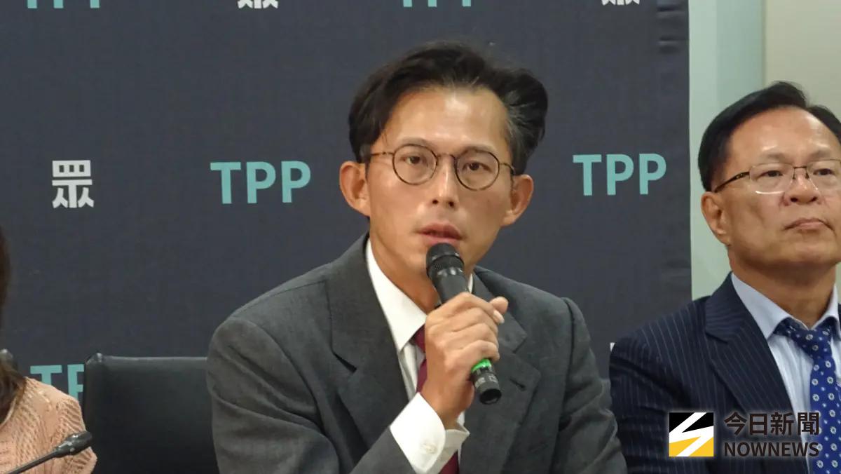 ▲媒體報導黃國昌涉指揮狗仔跟拍政敵，其中包括沈伯洋，沈伯洋稱坦言法律責任不容易涵攝，因台灣法律設計時，沒有想過有黃國昌這種人。（圖／記者呂炯昌攝）