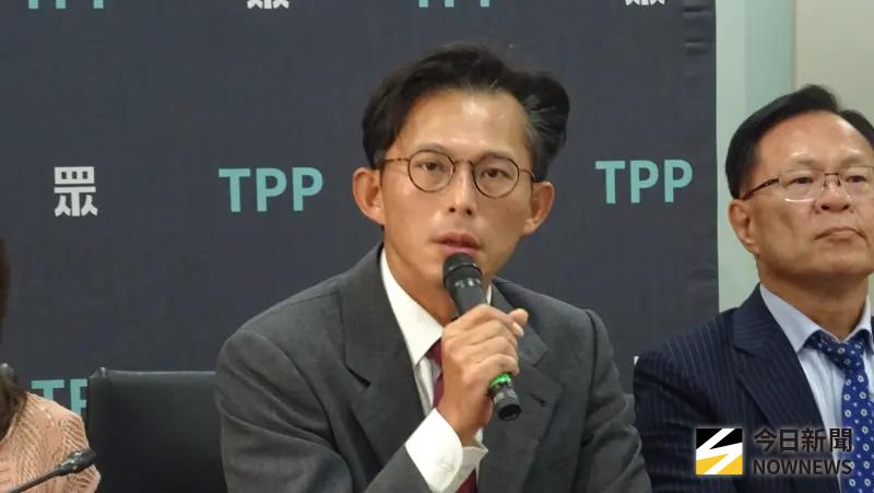 ▲媒體報導黃國昌涉指揮狗仔跟拍政敵，其中包括沈伯洋，沈伯洋稱坦言法律責任不容易涵攝，因台灣法律設計時，沒有想過有黃國昌這種人。（圖／記者呂炯昌攝）