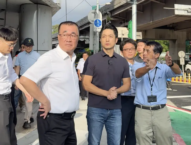 ▲公館圓環填平後首個上班日，台北市長蔣萬安與副市長李四川前往視察。（圖／北市府提供）