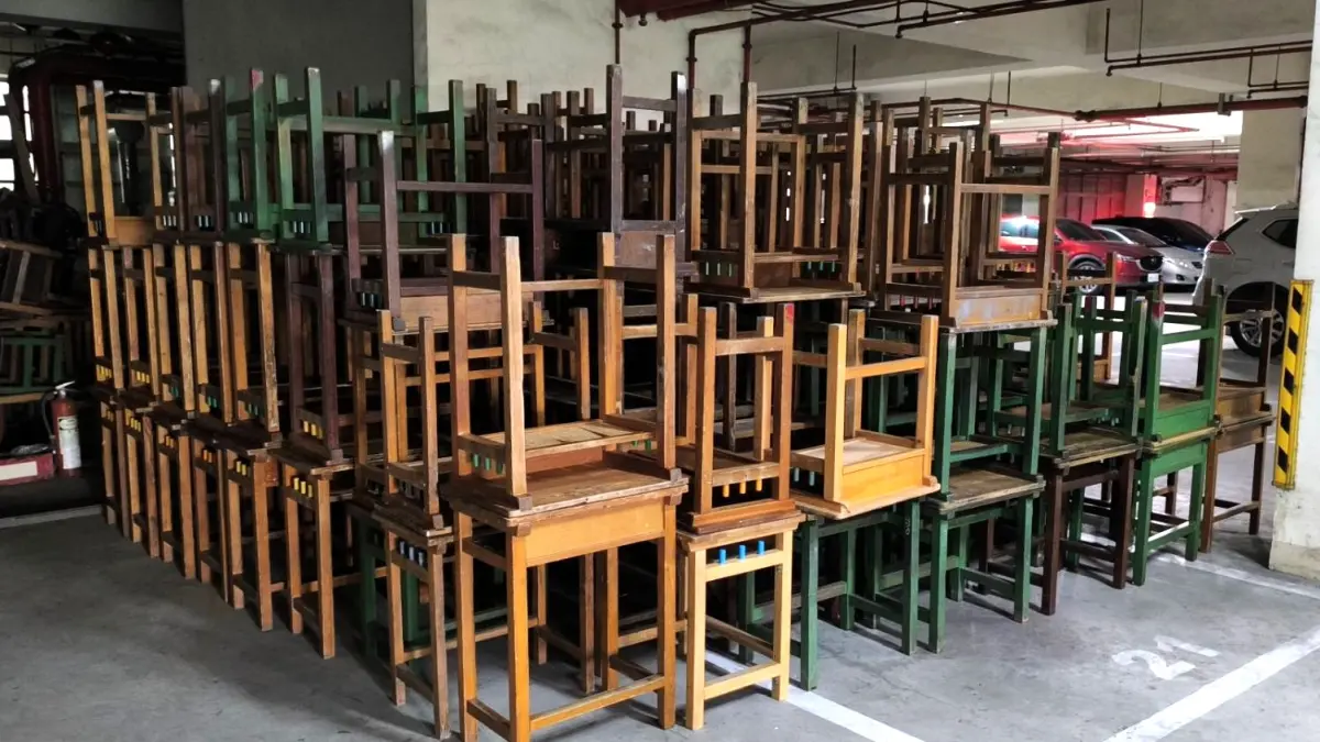 ▲台中市各國中小第一階段汰換的舊式課桌椅，首度開放家長無償領取。（圖／台中市教育局提供，2025.09.30）
