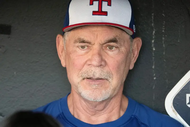 ▲2025年例行賽結束不到一天，已有三支球隊火速宣布總教練異動，分別是舊金山巨人、明尼蘇達雙城與德州遊騎兵。三人之中，包括曾帶領遊騎兵奪下隊史首冠的現役傳奇名帥波奇（Bruce Bochy）。（圖／美聯社／達志影像）