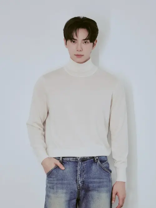 ▲▼李彩玟現在是邊佑錫的師弟。（圖／varoent_official）