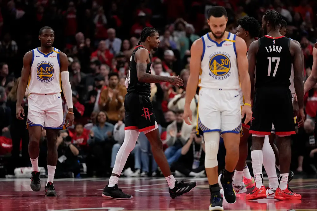 ▲金州勇士當家球星柯瑞（Stephen Curry）近期針對庫明加續約議題給出個人看法，他坦言球隊目前正陷入某種意義上的困境，也透露自己有持續溝通，了解庫明加的想法，並相信一切最終都會步上正軌。（圖／美聯社／達志影像）