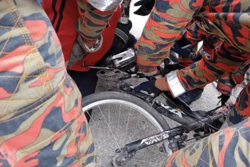 腳踏車刺入腹！12歲男童意外墜車釀重傷　大馬恐怖慘案曝
