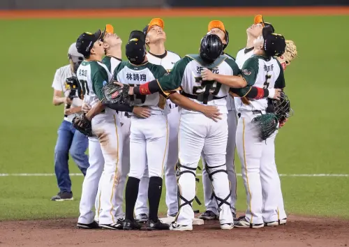 ▲台鋼雄鷹目前全年戰績排為僅落後給樂天桃猿1.5場勝差，未來剩餘5戰場場關鍵。（圖／台鋼雄鷹提供）