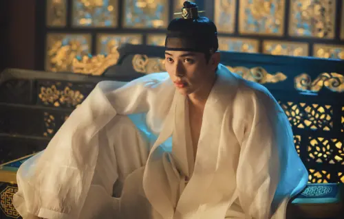 ▲李彩玟（如圖）接任《暴君的廚師》男主角燕熙君，演技備受肯定。（圖／《暴君的廚師》官網tvn.cjenm.com）