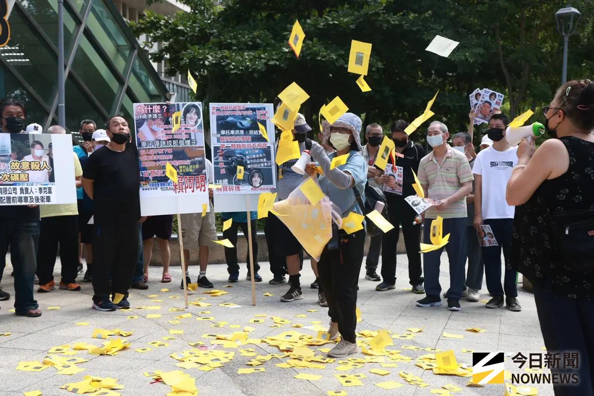 ▲台北市大安區6月21日下午發生一起死亡車禍，一名蔡姓女子停等紅燈遭到吊車輾斃。（圖／記者葉政勳攝）
