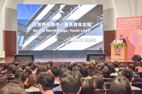 ▲副總統蕭美琴30日在台師大以「在世界局勢中 ‧ 看見青年主場」為題演講。（圖／台師大提供）