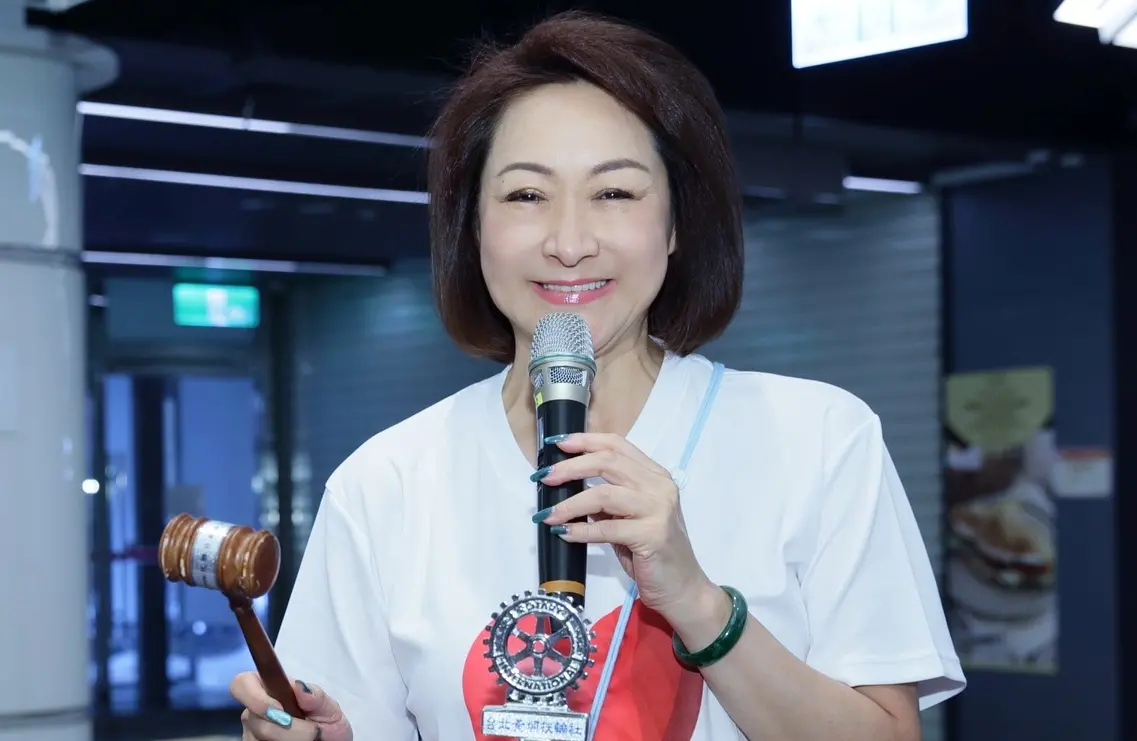 ▲阮虔芷昨（29）日無意間發現愛女現身花蓮救災，曝她剛考取救護員證照就派上用場，忍不住感動喊：「女兒妳好棒」。（圖／阮虔芷【虔心意芷】FB）