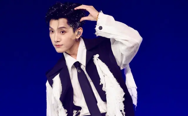 ▲范世錡（如圖）捲于朦朧墜樓案後重創形象，演藝事業也遭受挫折，不只出演的新劇《許我耀眼》遭拒看，就連巡演門票也僅賣15張。（圖／微博@范世錡xxxF）