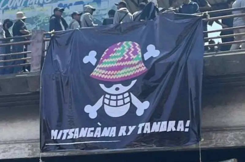 ▲馬達加斯加Z世代反政府示威行動中，再度出現海賊王骷髏旗。（圖／翻攝自Ｘ）