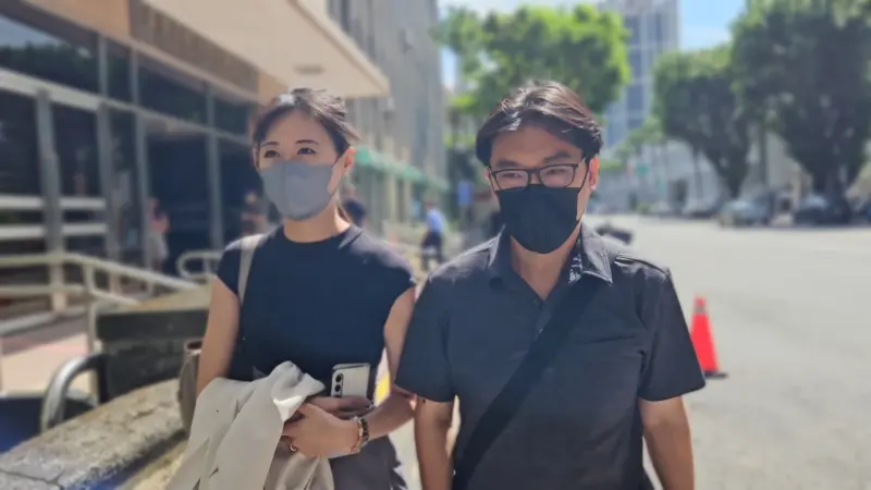    ▲前高虹安辦公室公關主任王郁文（左）涉嫌詐領466元，一審判2年、緩刑5年，但她上訴主張自己是清白的。（圖／記者劉松霖攝）  