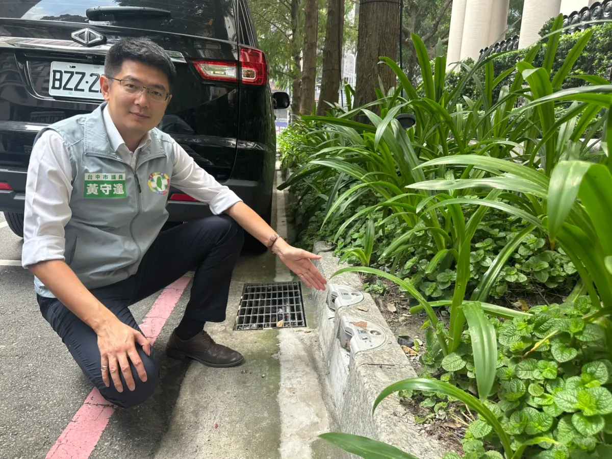 ▲議員黃守達提醒，智慧停車格雖然低位影像設備兼具景觀與安全優勢，但後續維管恐成隱憂(圖／黃守達提供2025.9.30)