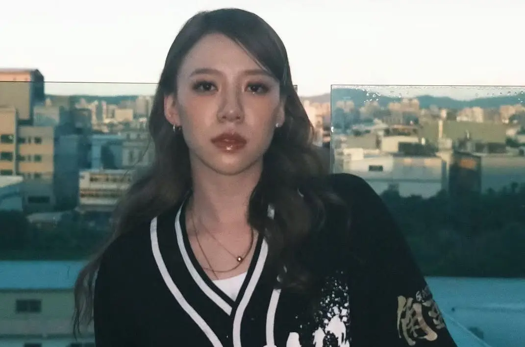 ▲《角頭》王宣在昨（29）日PO出化身鏟子超人於花蓮光復鄉救災的模樣，並曝光花蓮災區的現況，忍不住淚喊：「一看到只想哭」。（圖／王宣IG@angelwang0309）