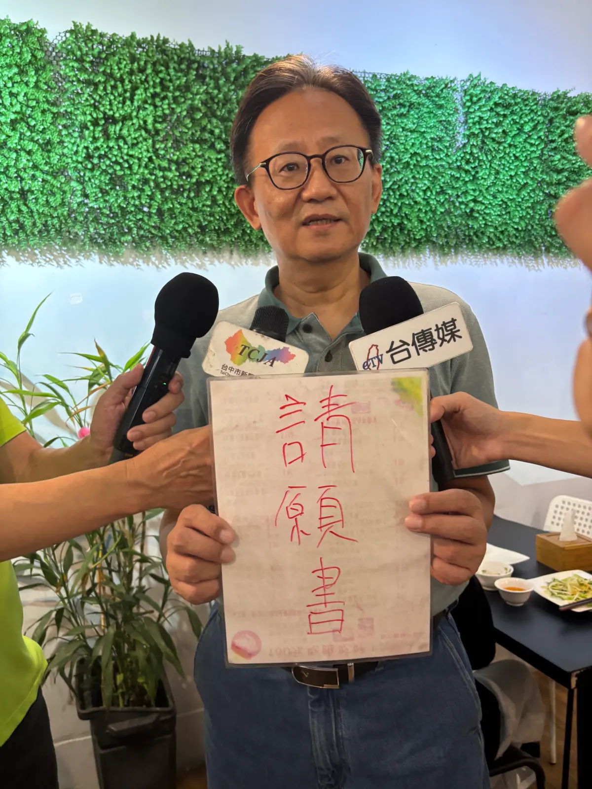 ▲遠航自救會盼合議庭能保障程序正義，給遠航一個再生機會，也維護千餘員工工作權。（圖／記者金武鳳攝，2025.9.30)