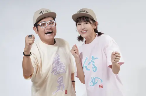 ▲許效舜（左）和鄭仲茵搭檔主持新節目。（圖／東森超視提供）