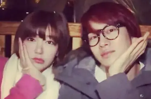 ▲希澈（右）與郭雪芙（左）戀綜尺度大開！咬嘴唇超挑逗　下一秒直接深吻親下去。（圖／大腿夫婦 -希澈 雪芙FB）