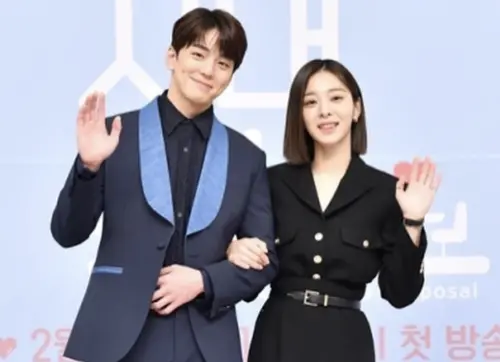 ▲金旻奎（左）跟薛仁雅（右）在《社內相親》中組成的CP獲得許多粉絲喜愛。（圖／＠mingue.k IG）