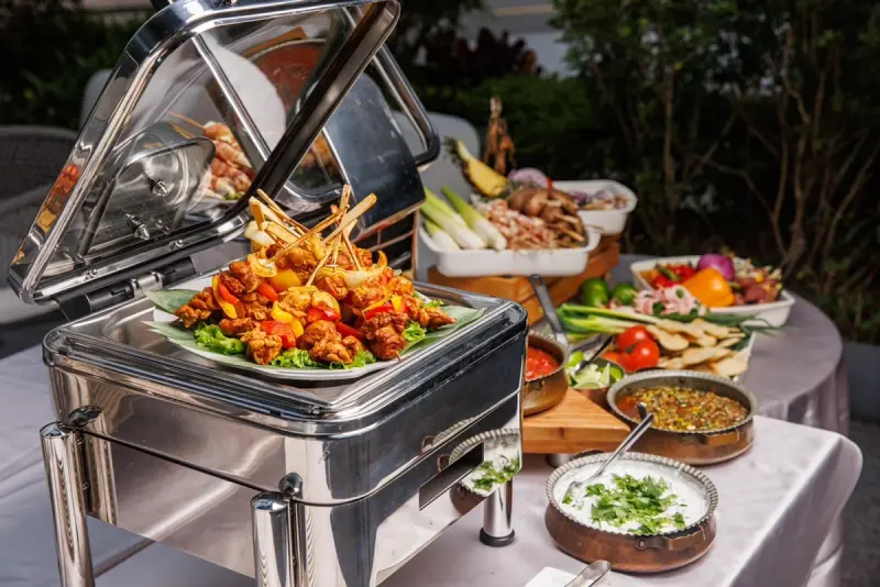 ▲台北士林萬麗酒店10月4日當晚推出「泳池畔狂歡 BBQ」，每人1680元加酒水暢飲。（圖／翻攝士林萬麗酒店臉書）