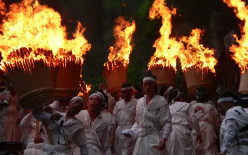 ▲根據日本觀光廳《宿泊旅行統計調査》，島根縣、和歌山縣、三重縣的外國旅客造訪人數複合成長率位居全國前三，圖為和歌山的祭典「那智扇祭」。（圖／樂天旅遊提供）