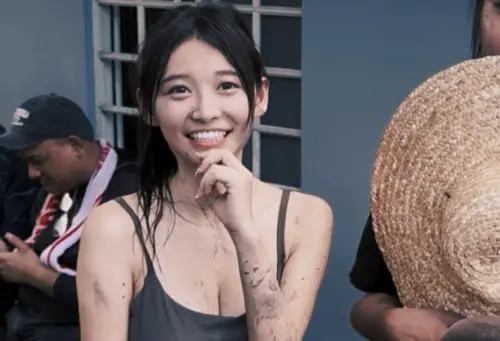 拱傅崐萁鏟泥被大讚！女星挨批「擺拍」半夜吐心聲：笑是錯的？
