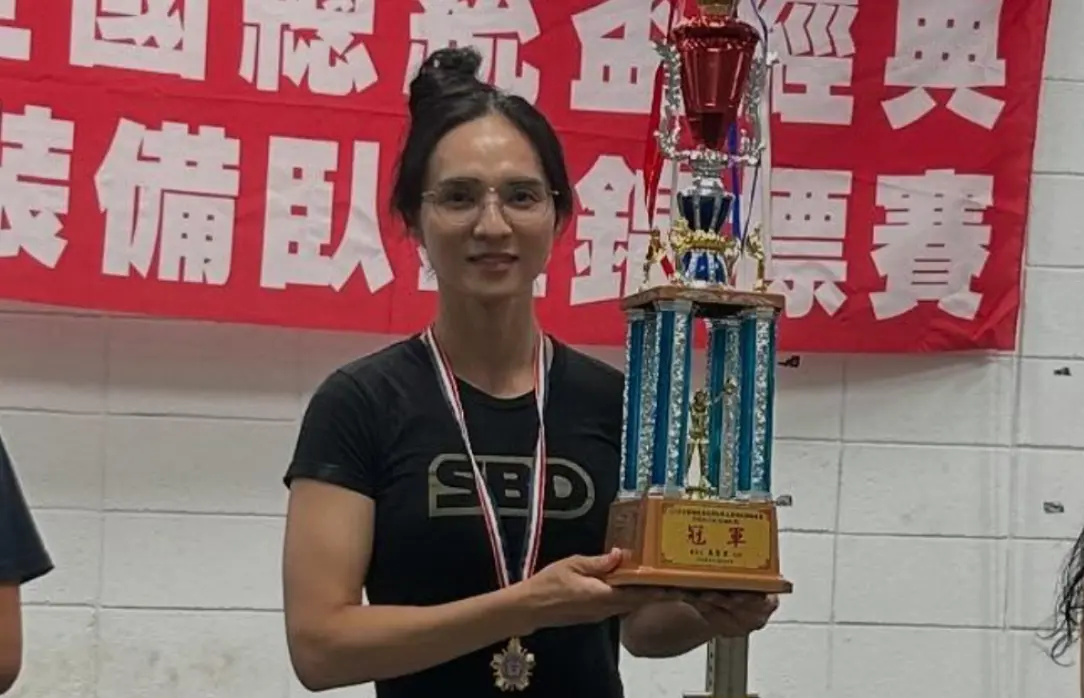 ▲健力金牌國手方慧玲在花蓮協助救災，一口氣搬4箱超重物資的身影被拍下，在網路上瘋傳，引起討論。（圖／方慧玲IG@fang_lin0225）