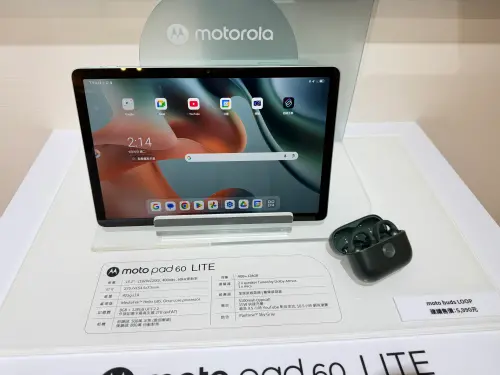 ▲Motorola施華洛世奇聯名版。（圖／記者周淑萍攝）