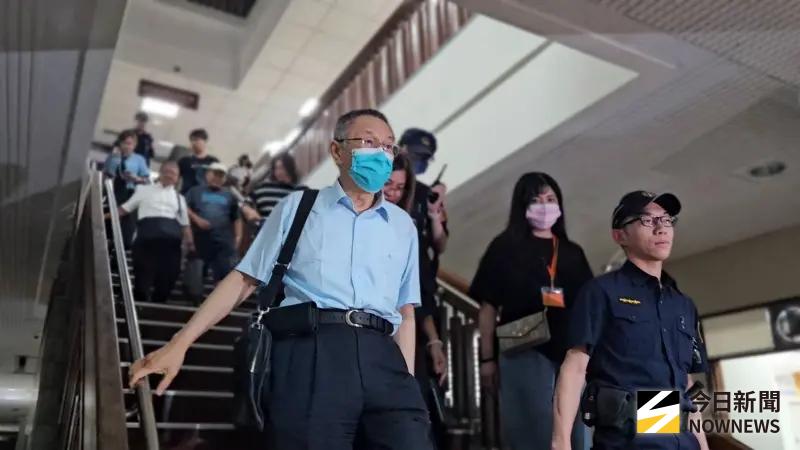 ▲涉入京華城案的台北市前市長柯文哲，30日現身台北地院出庭時，針對台北市政風處新聞稿出錯一事，直言「難道政風處已被中共接管？」（圖／記者劉松霖攝）