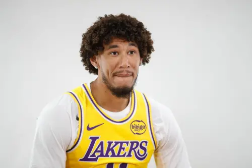 NBA／與唐西奇做相反的事！美媒：湖人中鋒在休賽季刻意「增重」
