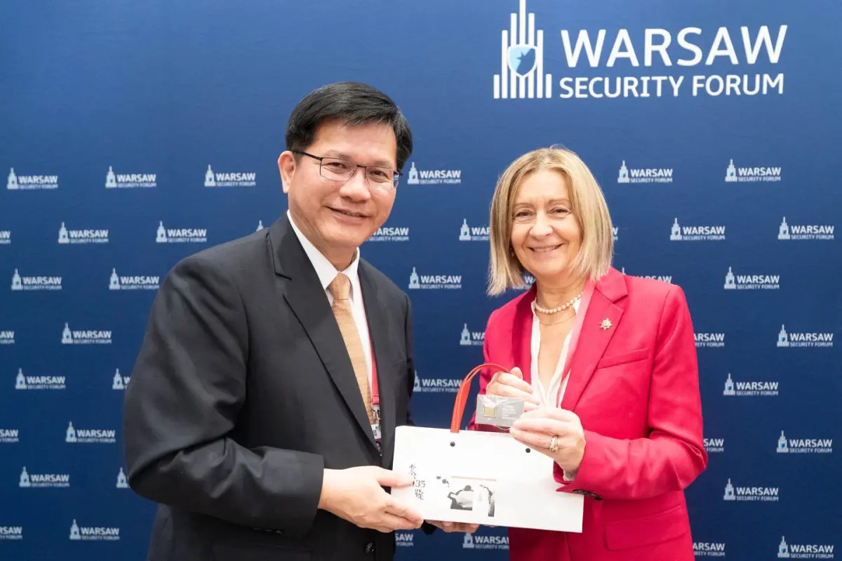 ▲外交部長林佳龍會晤法國參議院外交暨國防委員會副主席康慕蕾（Conway-Mouret)。（圖／外交部提供）