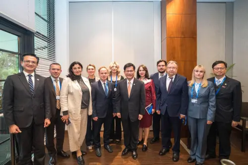 ▲外交部長林佳龍與烏克蘭國會議員暨「對中政策跨國議會聯盟」成員見面。（圖／外交部提供）