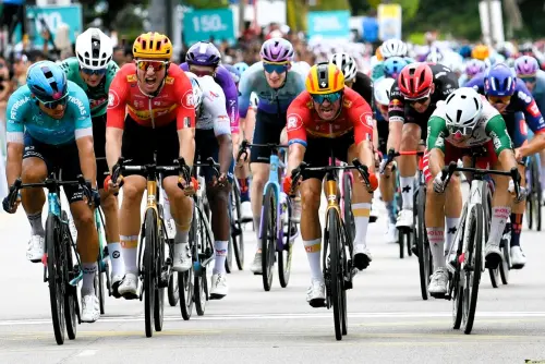 ▲Matteo Malucelli(XAT)和Alexander Kristoff(UXM)鏖戰到終點線上仍難分勝負。(圖/圓創運動行銷提供)