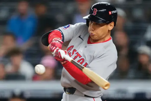 ▲波士頓紅襪隊日籍外野手吉田正尚在7局以代打身分登場，敲出關鍵的中前方向兩分打點安打，瞬間改寫比分。（圖／美聯社／達志影像）