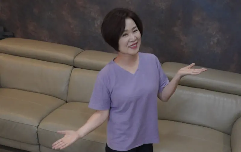 ▲資深媒體人楊月娥（如圖）在臉書上發表對北捷乘客長髮男在優先座上，遭白髮婦動手動腳後飛踢她事件，她表示，反對這名阿嬤沒有禮貌的動手動腳。（圖／翻攝自楊月娥臉書）