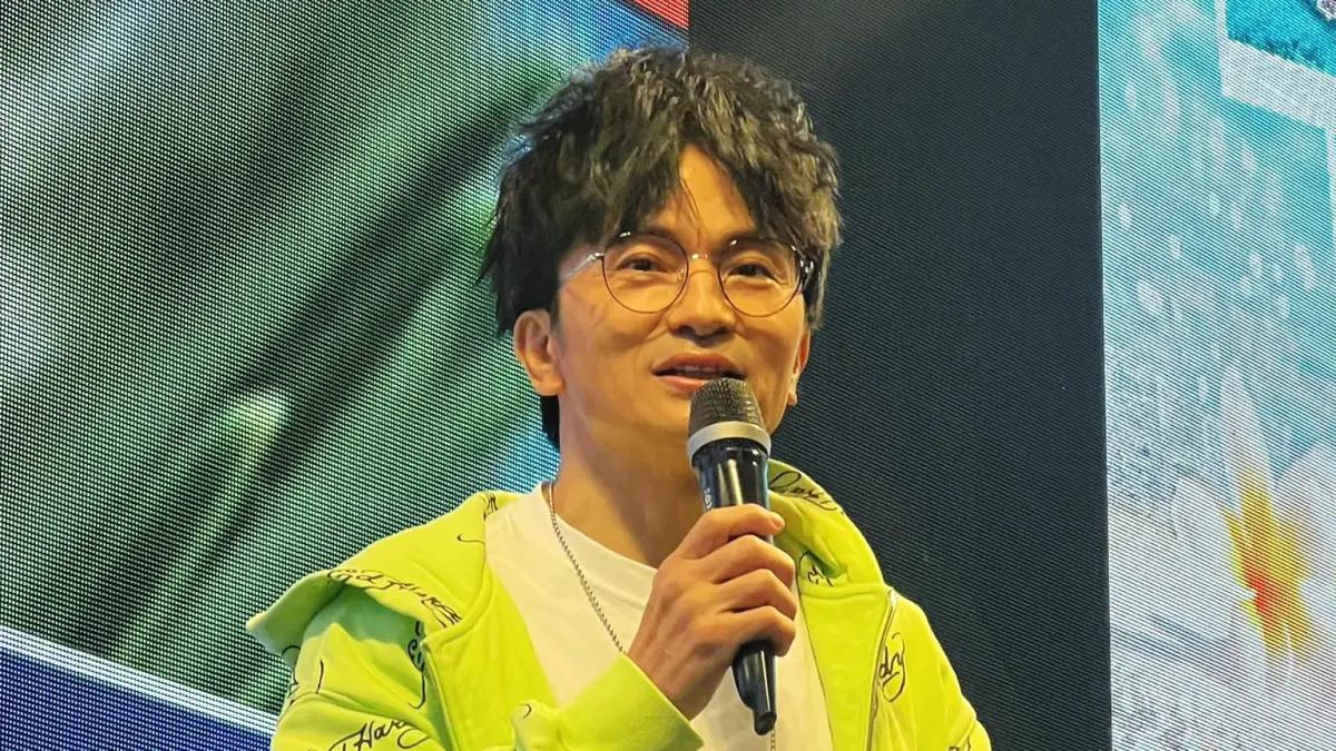 ▲唐從聖85歲失智母親3度進手術房動腦部手術，竟又是40年前醫生執刀，讓唐從聖忍不住讚嘆：「是奇蹟」。（圖／從從唐從聖FB）