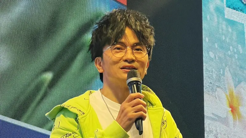 ▲台北捷運踢人事件引發公憤，唐從聖發文稱「若是我也不爽，但下不了手」，列出10點理由強調包容理性，卻遭網友批「聖母心氾濫」，意見兩極。（圖／翻攝自臉書從從唐從聖）