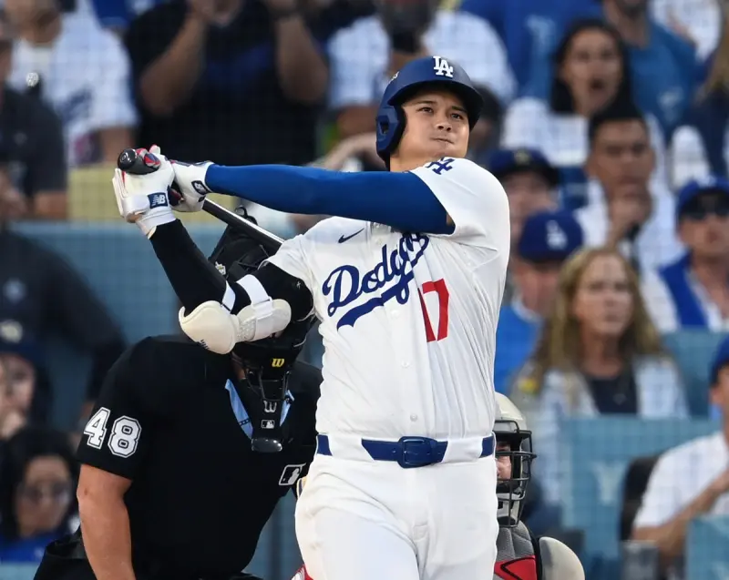 ▲MLB季後賽今（1）日正式點燃戰火，日本三大強打者同日開轟建功，為各自球隊搶下關鍵優勢。紅襪外野手吉田正尚敲出逆轉致勝安打、道奇球星大谷翔平轟出史上最快速紀錄的首局首打席全壘打，而小熊的鈴木誠也則在季後賽初登場便掃出追平比賽的全壘打。（圖／美聯社／達志影像）