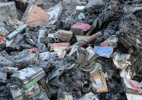 3萬本書遭泥流掩埋！眾心痛「一堆絕版書」　災民身分意外超大咖
